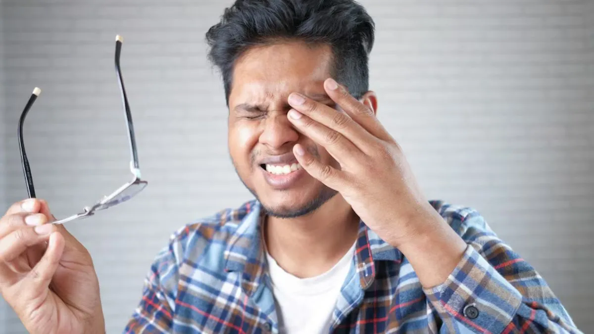 Eyes rubbing causes: கண்களை அடிக்கடி தேய்ப்பவர்களா நீங்க? முதலில் இத கவனிங்க