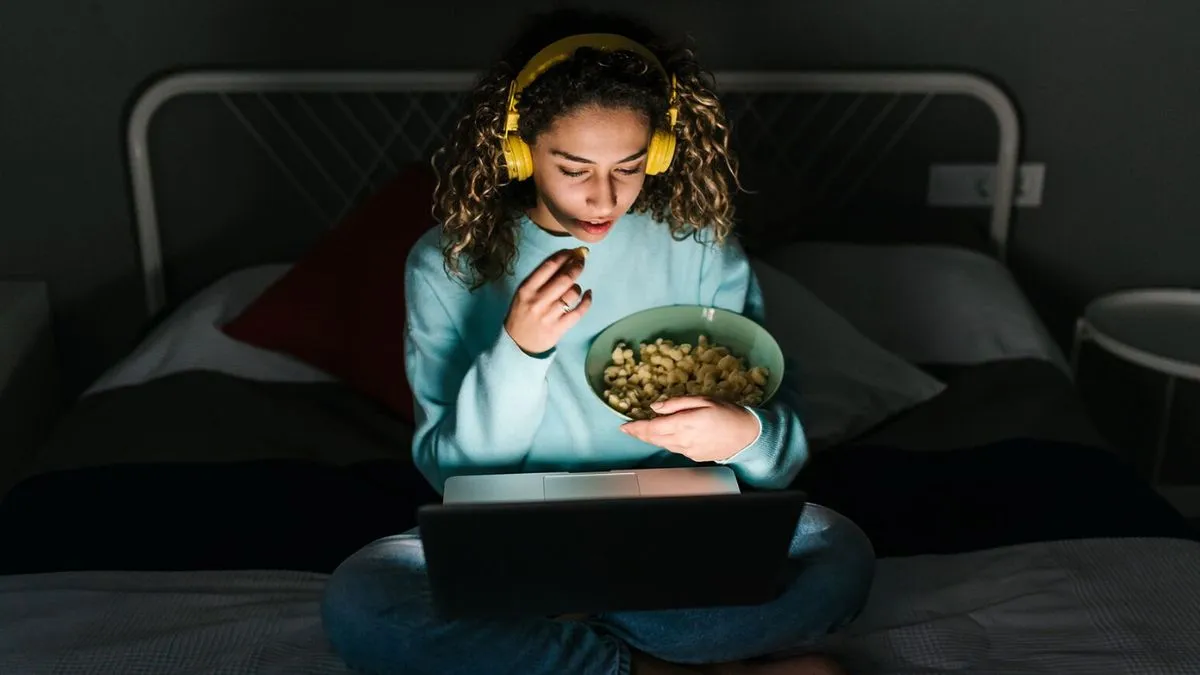 Eating Late At Night: இரவில் தாமதமாக உணவு உண்பதால் உடல் எடை அதிகரிக்குமா? உண்மை இங்கே!