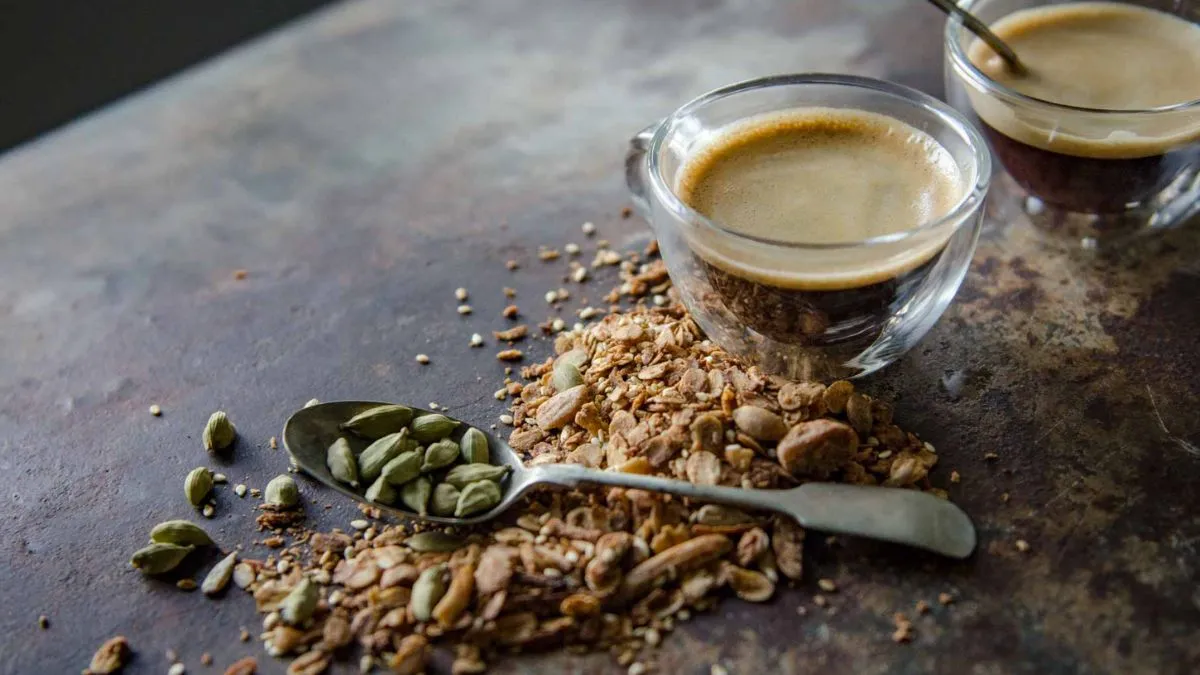 Cardamom Coffee: காபியில் ஒரு ஏலக்காயை தட்டிப்போட்டு குடிப்பது எவ்வளவு நல்லது தெரியுமா?