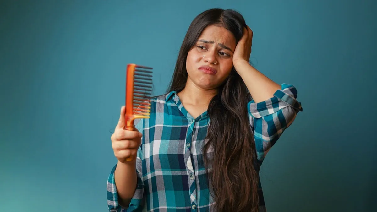 Hair Fall In Winter: மழைக்காலத்தில் முடி ரொம்ப கொட்டுதா? அப்போ இவற்றை செய்யுங்க!