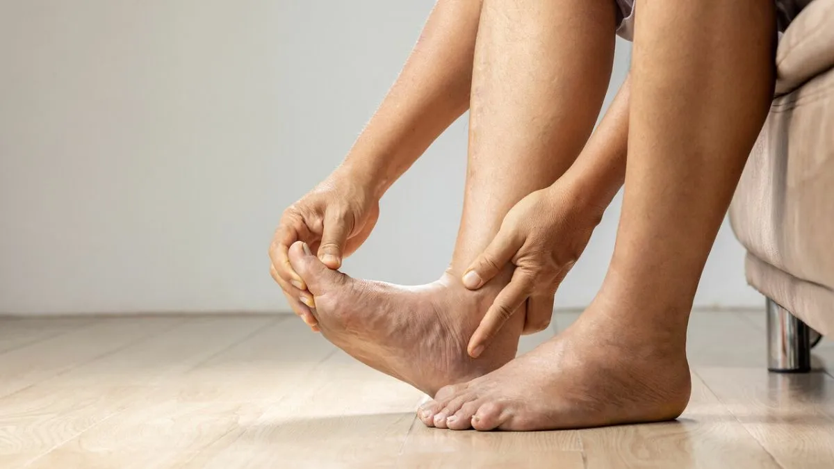 Leg swelling Causes: திடீரென காலில் வீக்கம் ஏற்படுகிறதா? காரணம் என்ன தெரியுமா?