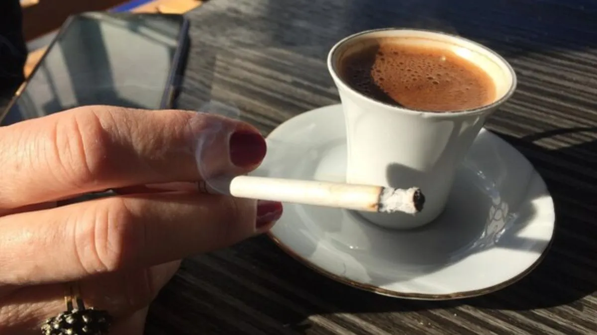 Tea with Cigarette: டீ குடிக்கும் போது புகைபிடிக்கிறீர்களா.? ஆபத்து.! உடனே நிறுத்துங்க..