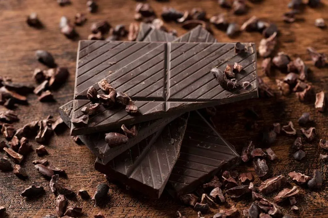 Dark Chocolate: இது தெரியாம போச்சே.! டார்க் சாக்லேட் இவ்வளோ செய்யுதா.?
