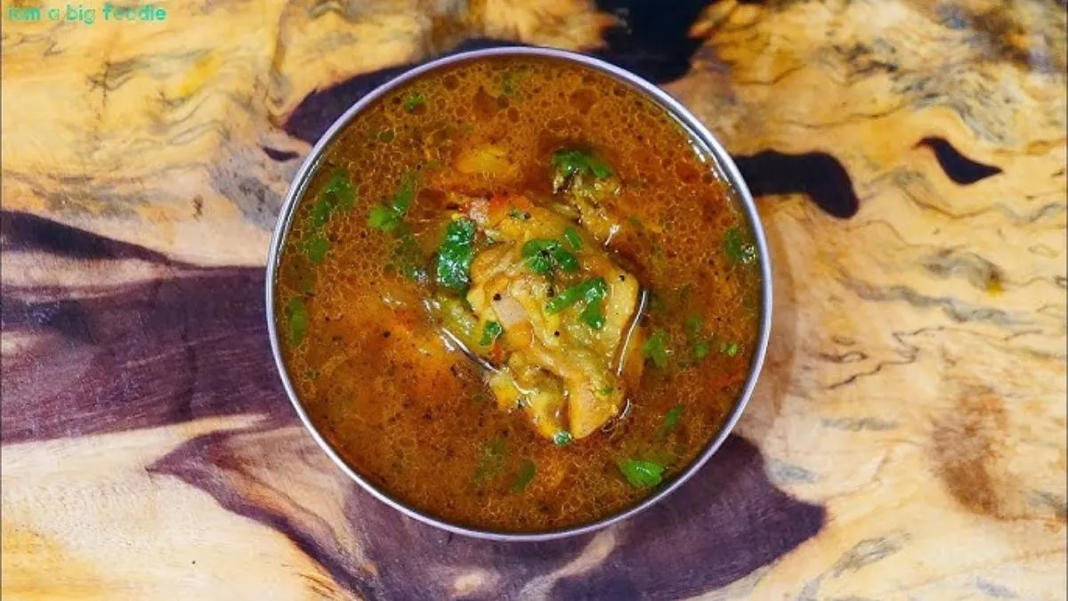 Chicken Rasam: சளி, இருமலை குணமாக்கும் கோழி ரசம்.. எப்படி செய்வது?