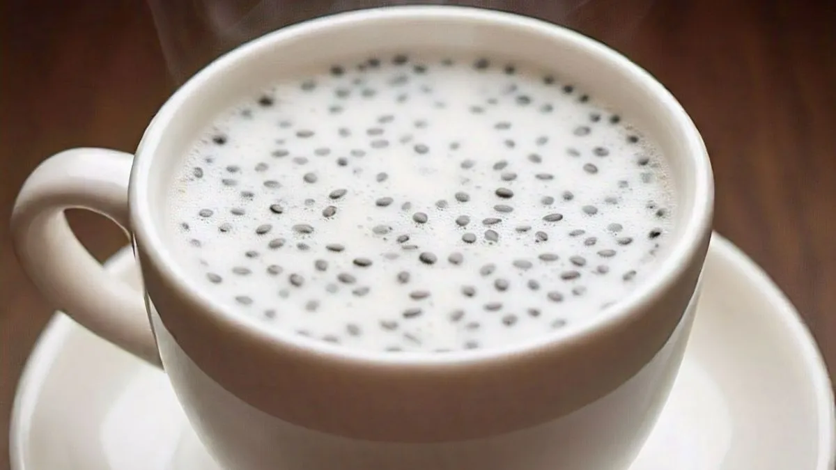 Chia seeds with milk: வெதுவெதுப்பான பாலில் சியா விதை கலந்து குடிப்பதால் உடலுக்கு ஆபத்தா? என்னனு தெரிஞ்சிக்கோங்க