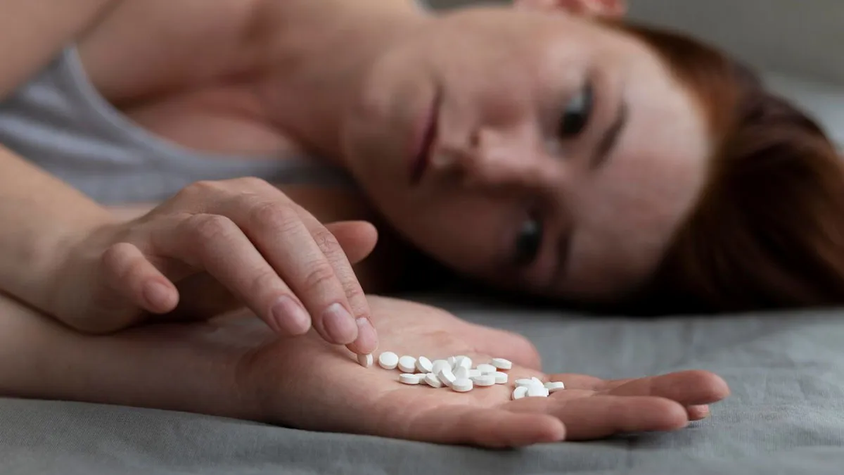 Sleeping Pills: தூக்க மாத்திரைகள் சாப்பிடுவது மூளையை பாதிக்குமா? மருத்துவர்கள் கூறுவது இங்கே?
