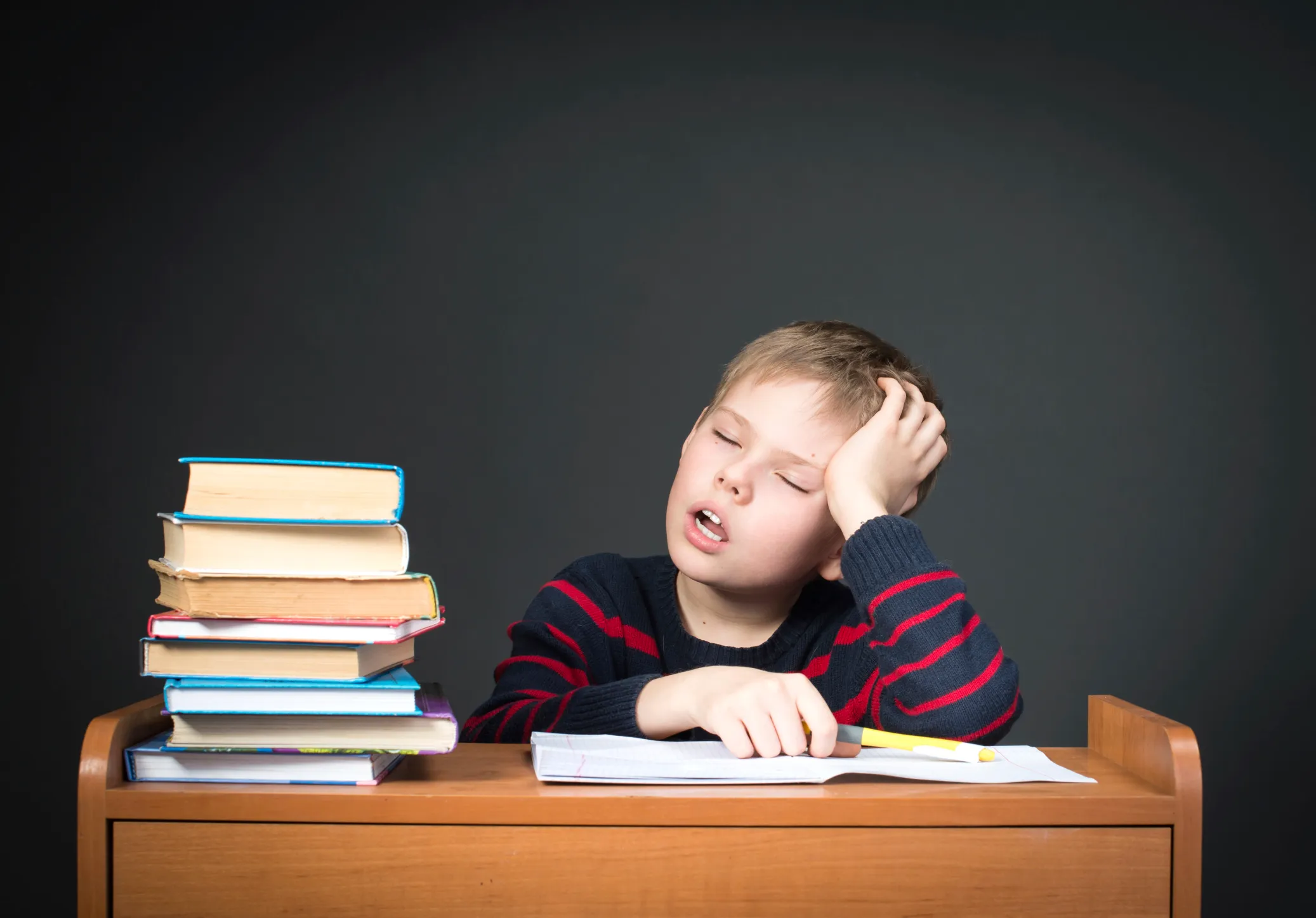 Sleepy While Studying: புத்தகம் படிக்க உட்காரும்போது ஏன் தூக்கம் வருது தெரியுமா? காரணம் இங்கே!