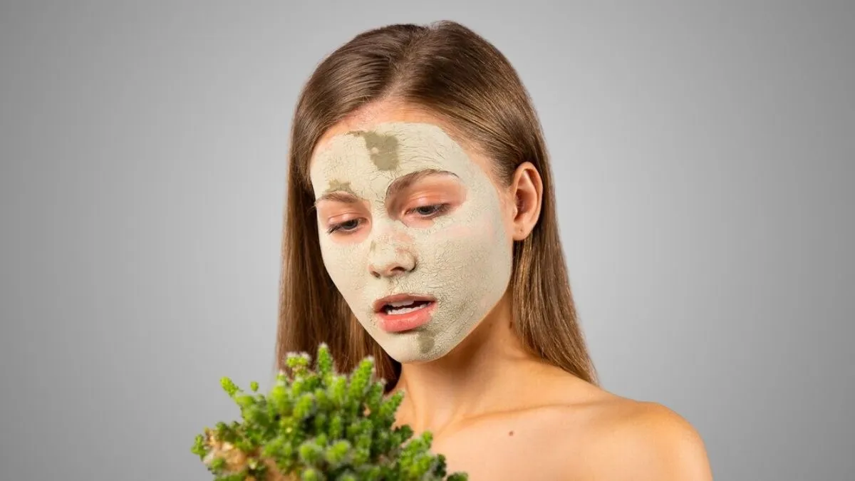 Tulsi face pack: பளபளப்பான சருமத்திற்கு துளசியுடன் இந்த பொருள்களைச் சேர்த்து பயன்படுத்துங்க