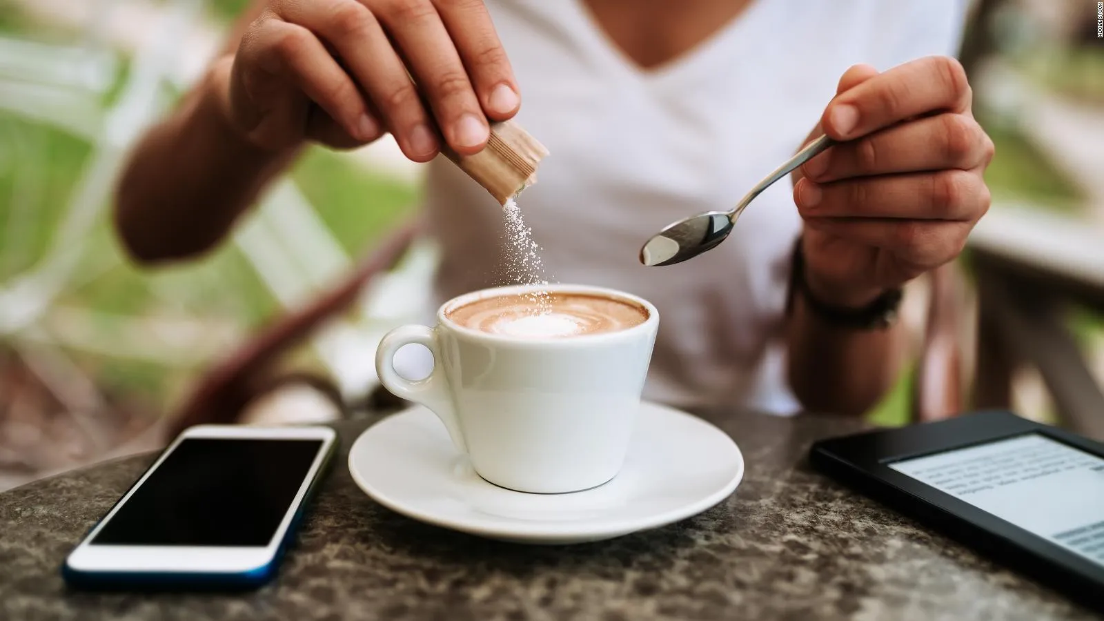 Sugar in coffee: தினமும் காஃபியில் ஜீனி சேர்த்து குடிப்பது எவ்வளவு ஆபத்து தெரியுமா?