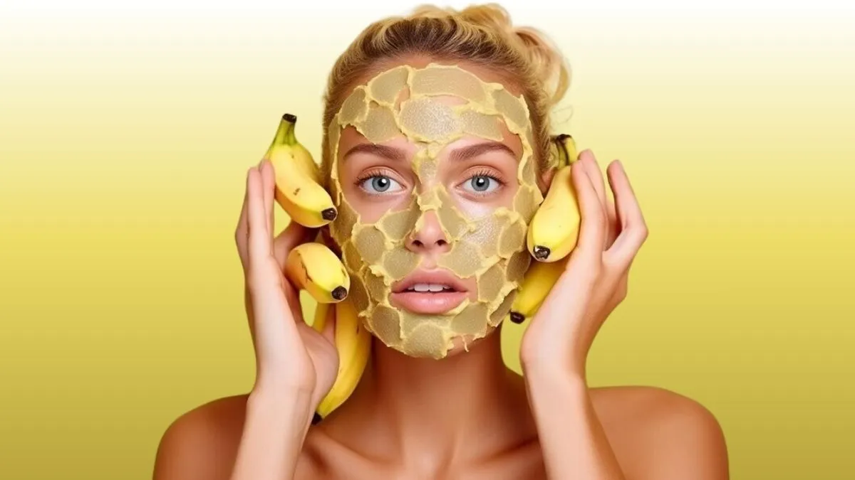 Banana peel face mask: முகம் தங்கம் போல ஜொலிக்கணுமா? வாழைப்பழத் தோலுடன் இந்த ஒரு பொருளைச் சேர்த்துக்கோங்க