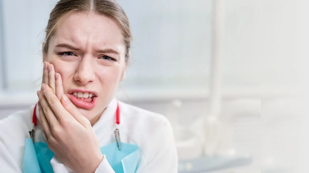 Tooth sensitivity remedies: பற் கூச்சத்தால் எதுவுமே சாப்பிட முடியலயா? இதிலிருந்து விடுபட உதவும் டாப் ரெமிடிஸ் இதோ