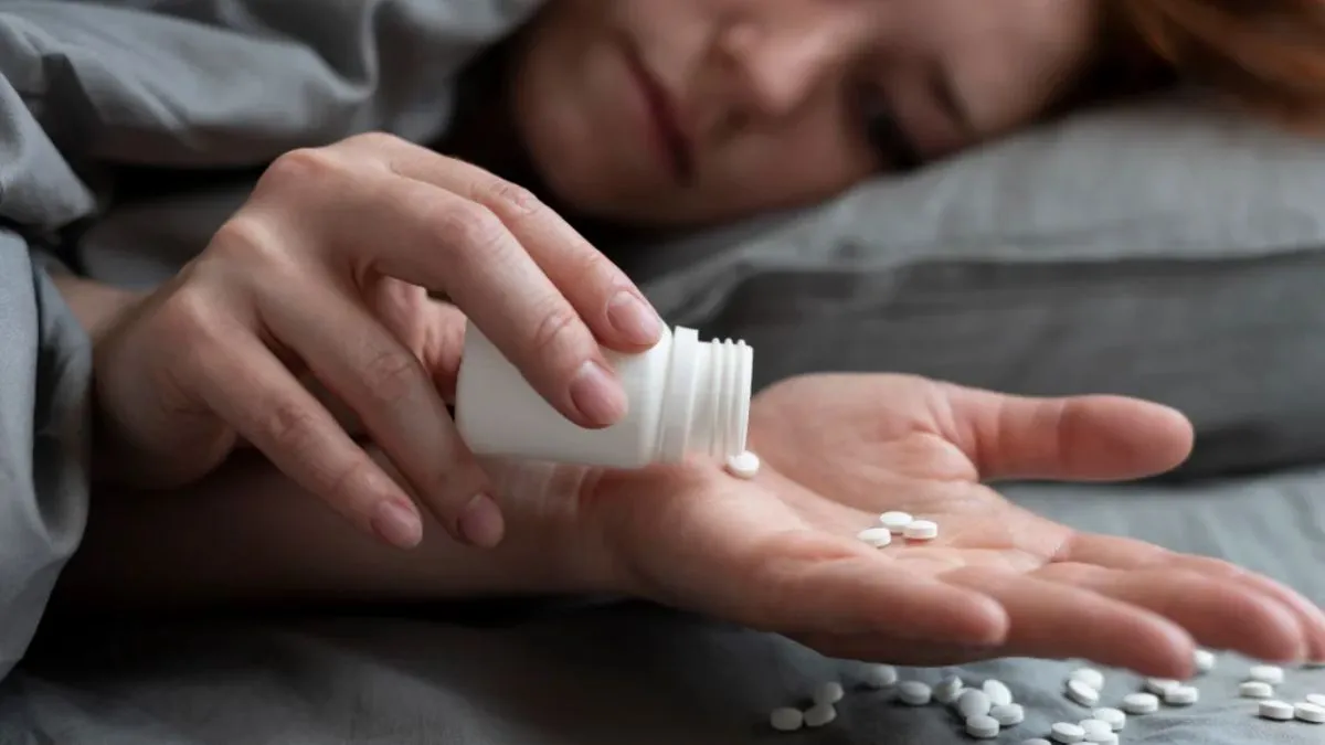 Sleeping Pills: மருத்துவரை அணுகாமல் தினமும் தூக்க மாத்திரைகள் சாப்பிடுவது நல்லதா? தீமைகள் இங்கே!