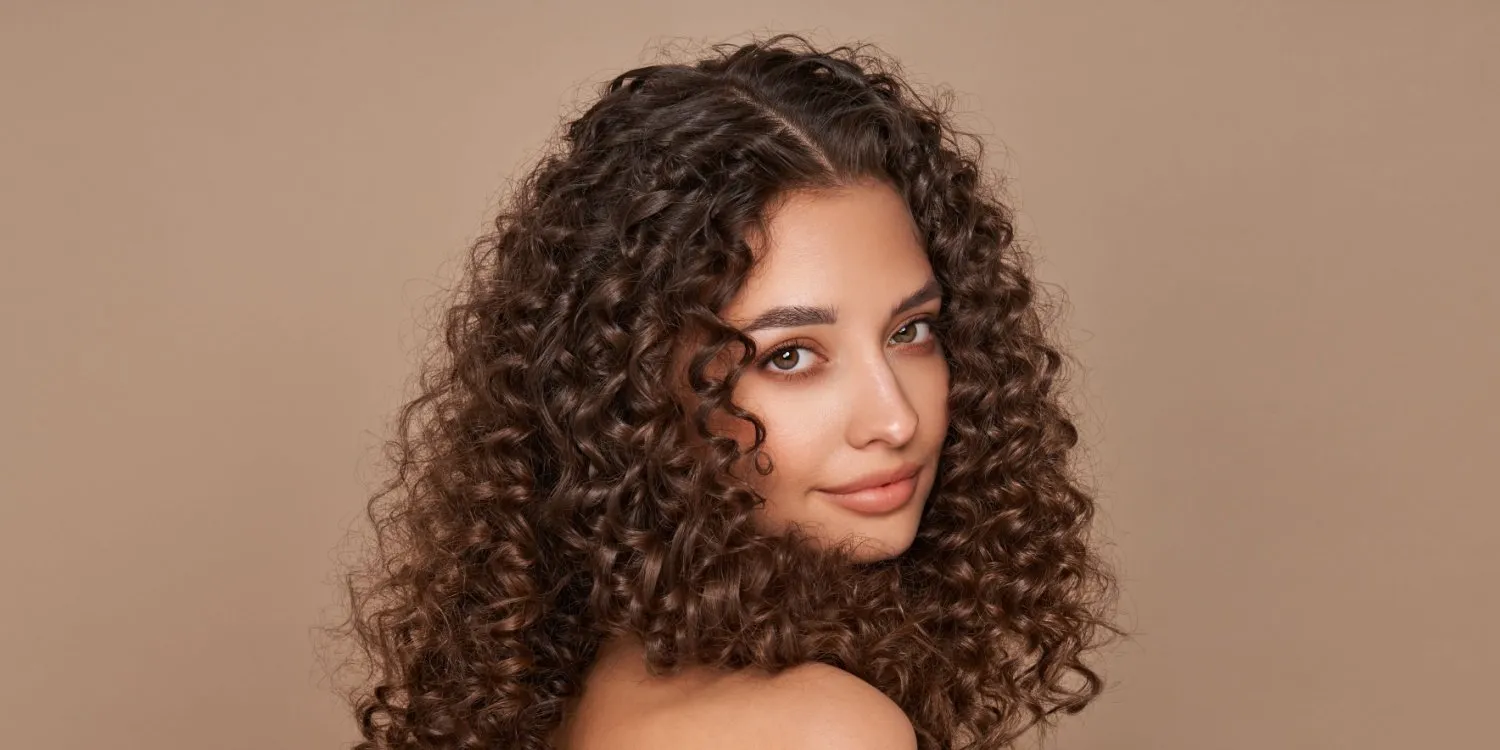 Curly Hair: சுருட்டை முடி உள்ளவர்கள் டெய்லி தலை சீவனுமா? இதோ உங்களுக்கான வழிமுறை!