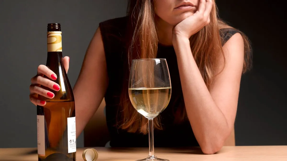 Alcohol Consumption: மாத்திரை சாப்பிட்ட பின் மது அருந்தலாமா? எவ்வளவு இடைவெளி இருக்க வேண்டும்?