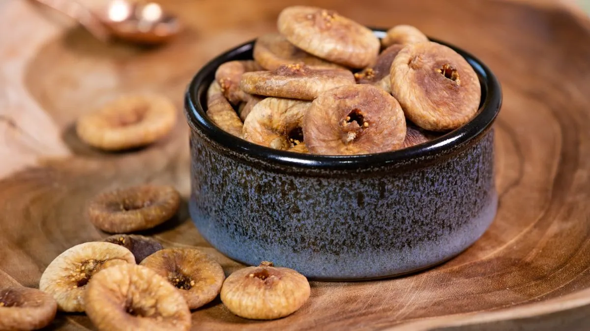 Benefits of Figs: உங்க எலும்பு இரும்பு மாதரி ஆகணுமா? அத்திப்பழத்தை இப்படி சாப்பிடுங்க!