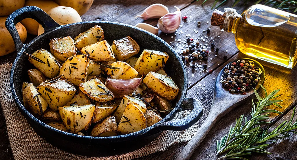 Iron Utensils for Cooking: இந்த உணவுகளை மறந்து இரும்பு பாத்திரத்தில் சமைக்க கூடாது? உயிருக்கே ஆபத்து!