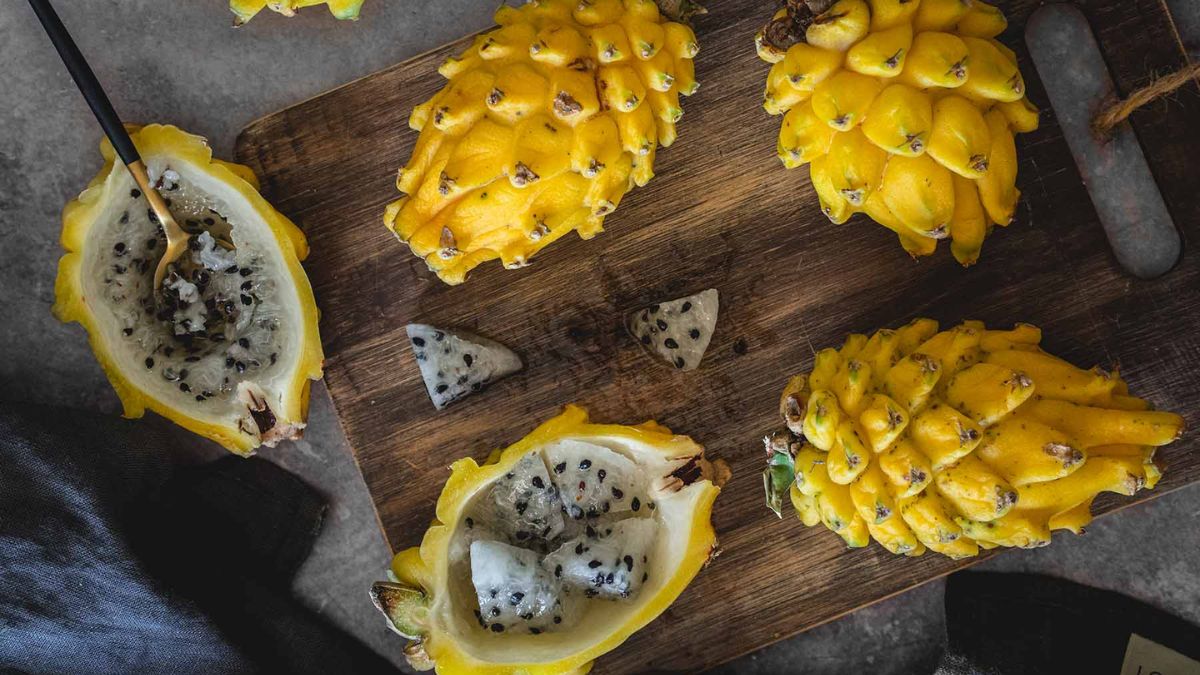 _Drinking tea in paper cup (1)