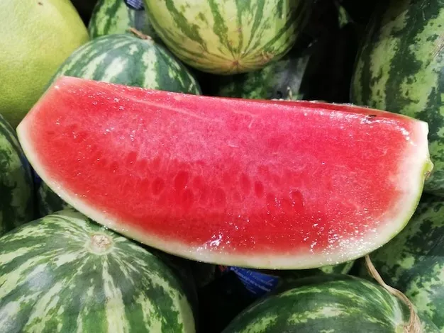 Watermelon: தர்பூசணியின் வெள்ளைப் பகுதியை தூக்கி வீசுவீங்களா? இதை படிச்சா இனி அப்படி செய்ய மாட்டீங்க?