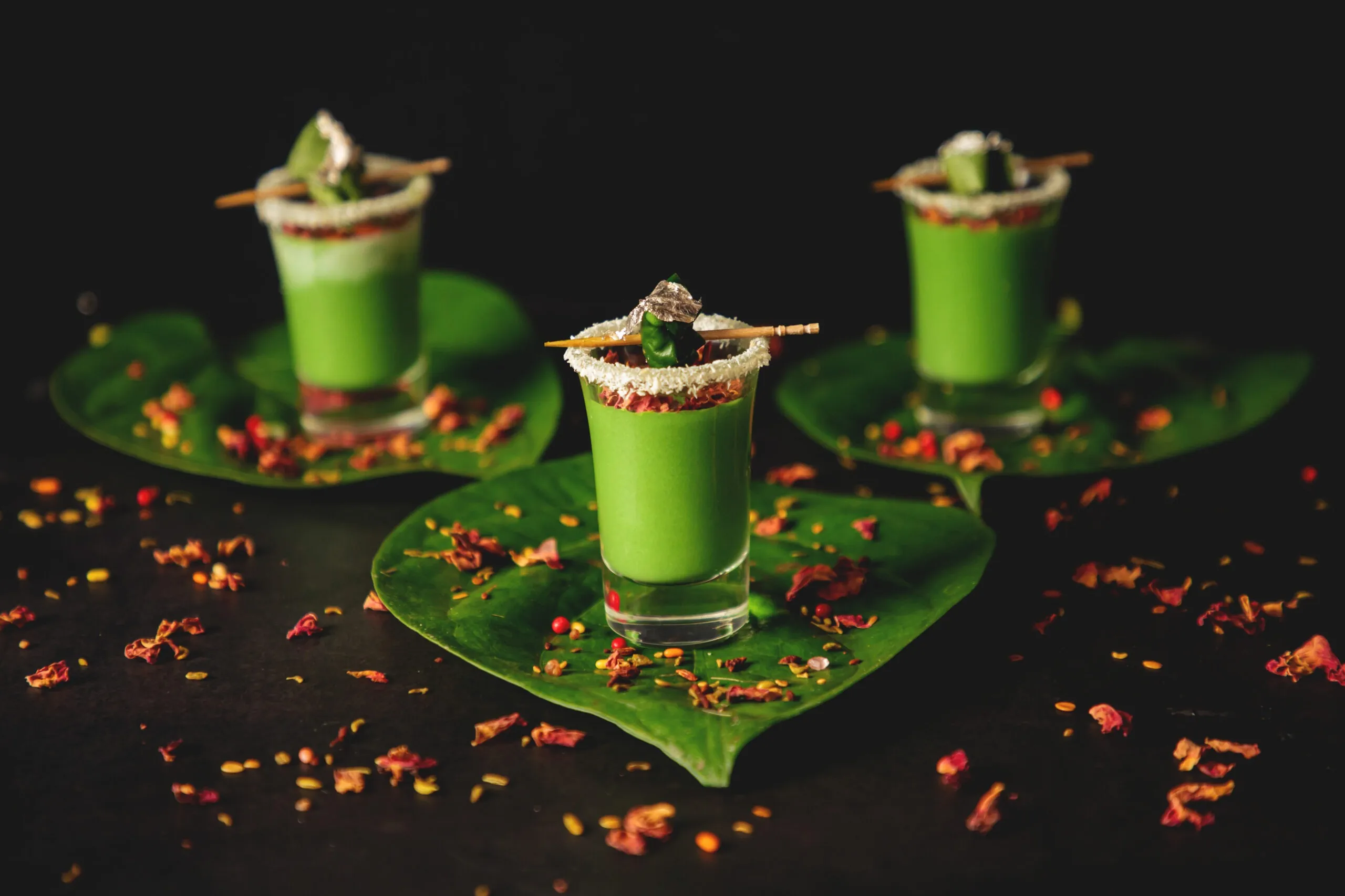 Refreshing Betel Leaves Drink: கோடை காலத்தில் வயிற்றை கிளீனாக வைத்துக்கொள்ள... தினமும் இரவு இந்த பானத்தை ஒரு ஷாட் அடிங்க...!