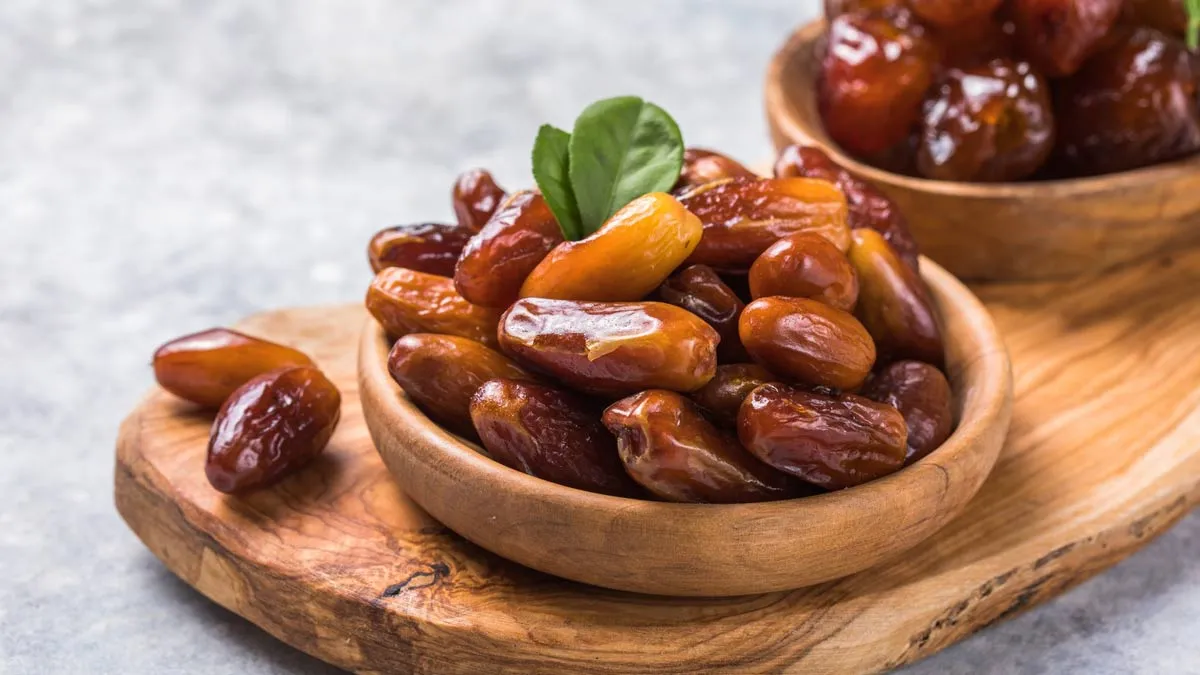 Dried Dates: சிறுநீரகக் கற்கள் மற்றும் நீரிழிவு நோயாளிகள் பேரீச்சம்பழம் சாப்பிடக்கூடாது! ஏன் தெரியுமா?