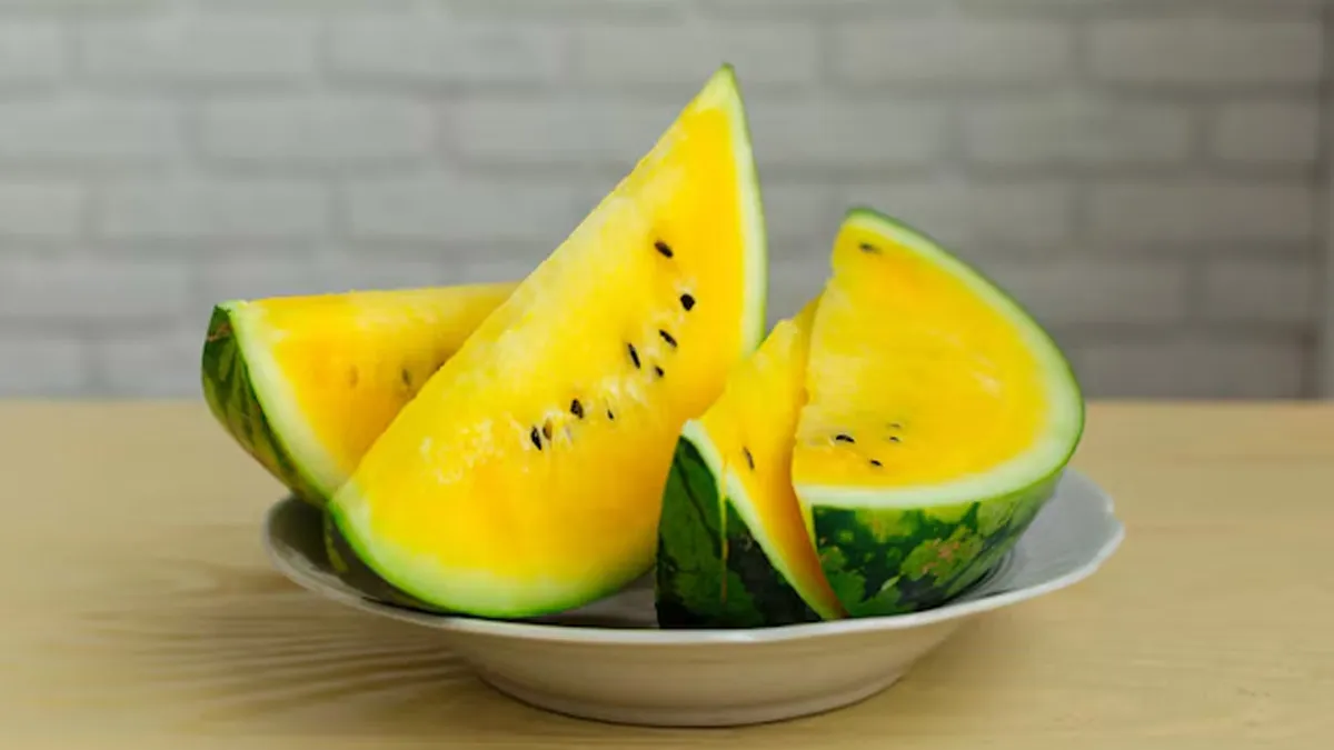 Yellow Watermelon: இனி சிவப்பு தர்பூசணிக்கு குட்பை.. மஞ்சள் தர்பூசணி வாங்கி சாப்பிடுங்க அம்புட்டு நல்லது!