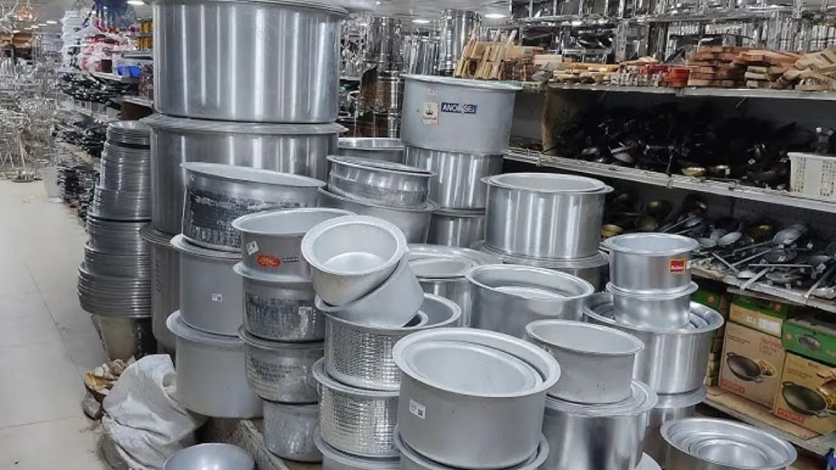 Aluminium utensils: அலுமினிய பாத்திரத்தில் சமைத்து சாப்பிட்டால் எலும்பு பலவீனமாகுமா? உண்மையை தெரிந்து கொள்ளுங்கள்!