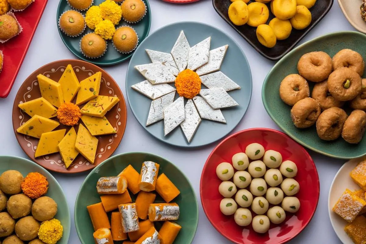 Indian Sweets: இந்த 3 ஆரோக்கிய பிரச்சனை உள்ளவர்கள் மறந்து கூட பேக்கரி ஸ்வீட்ஸ்களை சாப்பிடவே கூடாது!!