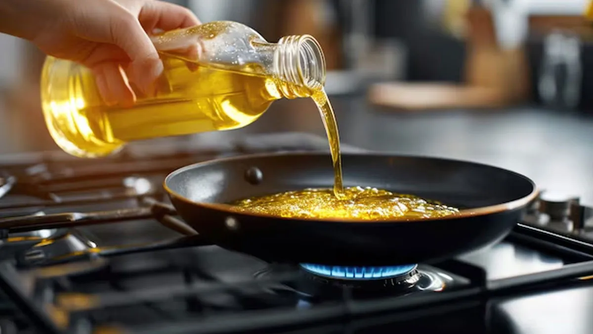 Best Cooking Oil: இந்த 5 எண்ணெய்களை சமையலுக்குப் பயன்படுத்தினால் கொலஸ்ட்ரால் & இதயப் பிரச்சனை வராது!
