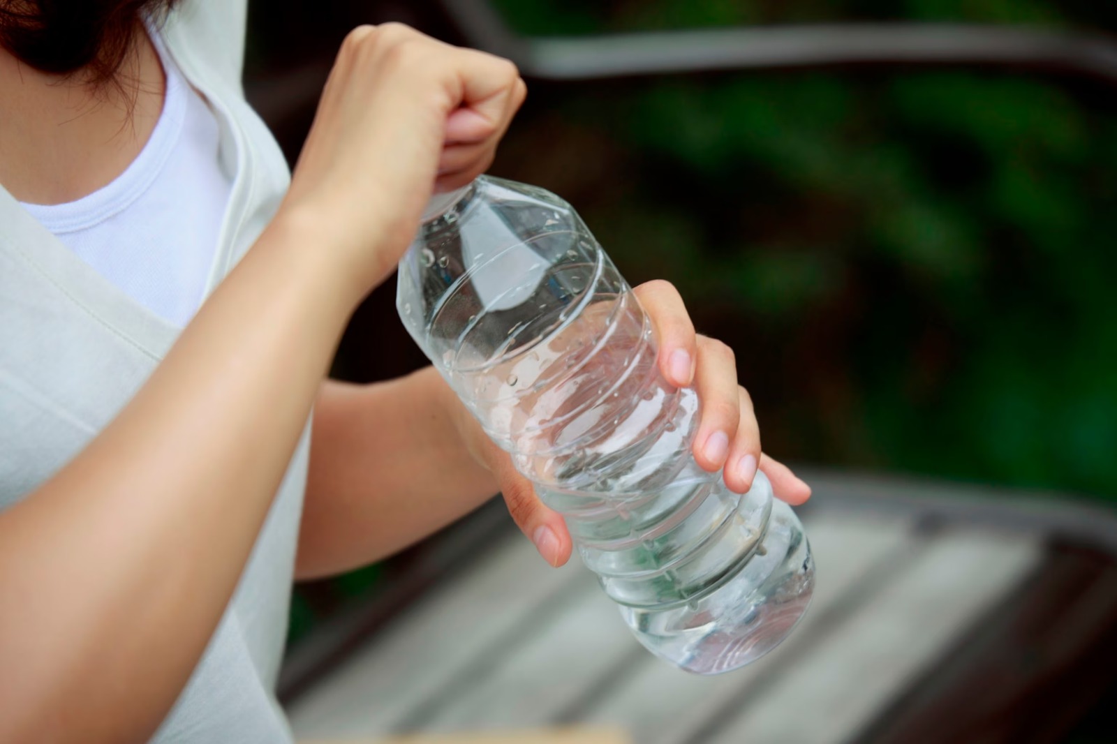 Plastic Water Bottle: மக்களே உஷார்… பிளாஸ்டிக் பாட்டிலில் தண்ணீர் குடித்தால் இந்த நோய் எல்லாம் வருமாம்!