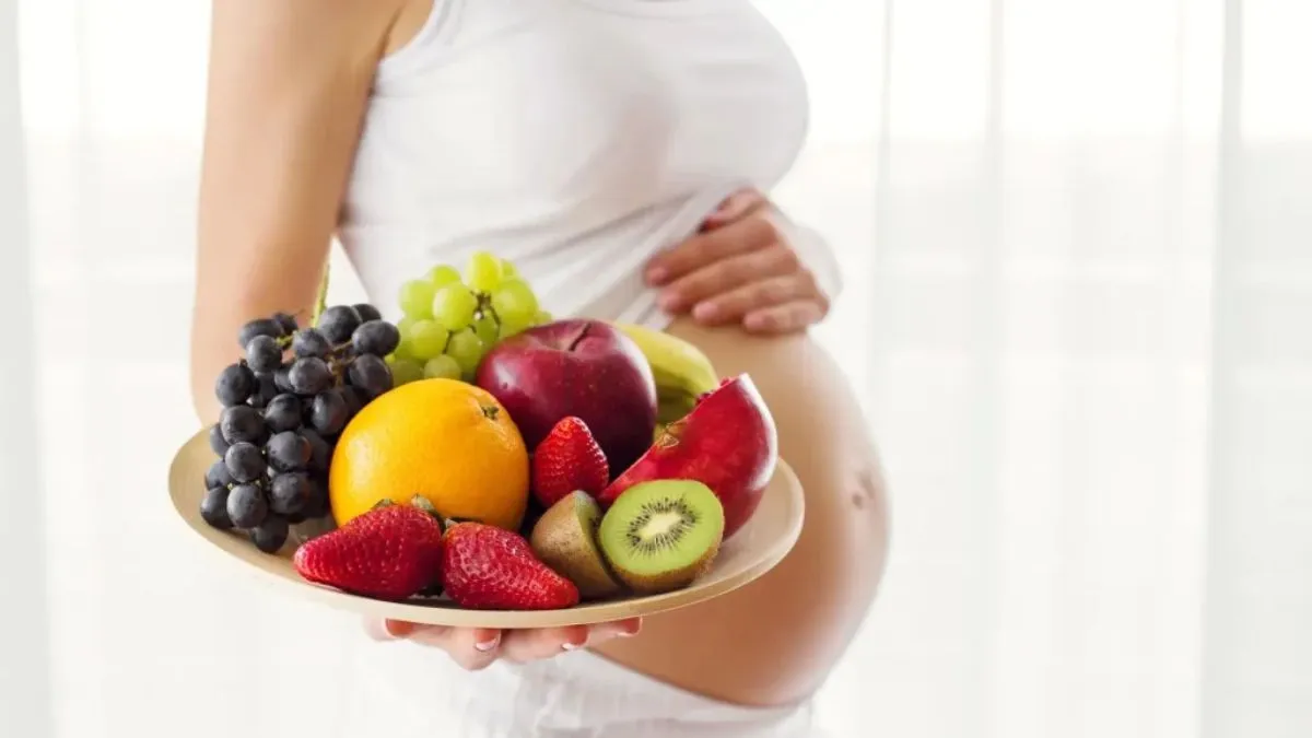 Fruits During Pregnancy: கர்ப்பிணிகள் காலையில் வெறும் வயிற்றில் பழம் சாப்பிடுவது நல்லதா? இதோ உங்களுக்கான பதில்!
