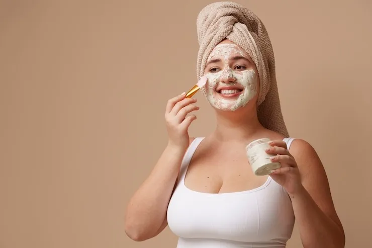 Curd For Face: சருமம் பளபளன்னு மாறணுமா? தயிருடன் வீட்டில் இருக்கும் இந்த பொருட்களை கலந்து இப்படி பயன்படுத்துங்க!