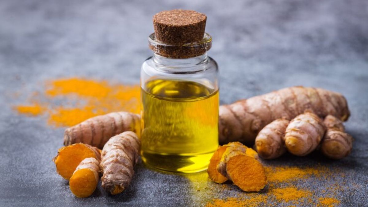 Turmeric Oil Benefits: கூந்தல் மற்றும் சரும ஆரோக்கியத்திற்கு.. மஞ்சள் எண்ணெய் செய்யும் அற்புதங்கள்..