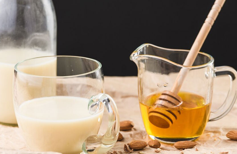 is-it-good-to-drink-milk-with-honey-02
