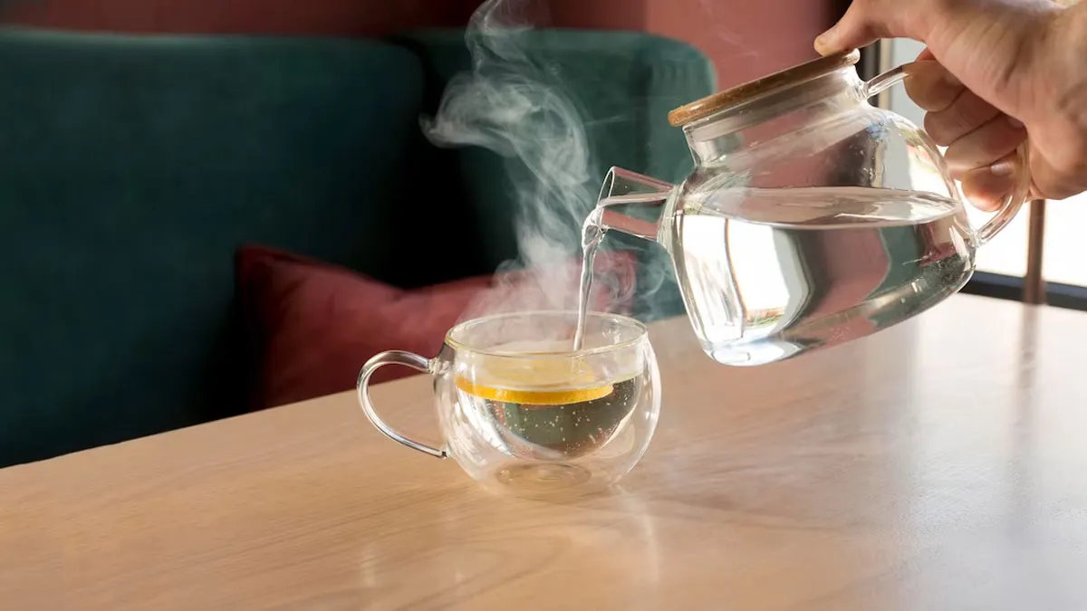 Drinking hot water: வெந்நீர் குடிப்பது உண்மையில் செரிமானத்திற்கு நல்லதா? இதோ உங்களுக்கான பதில்!