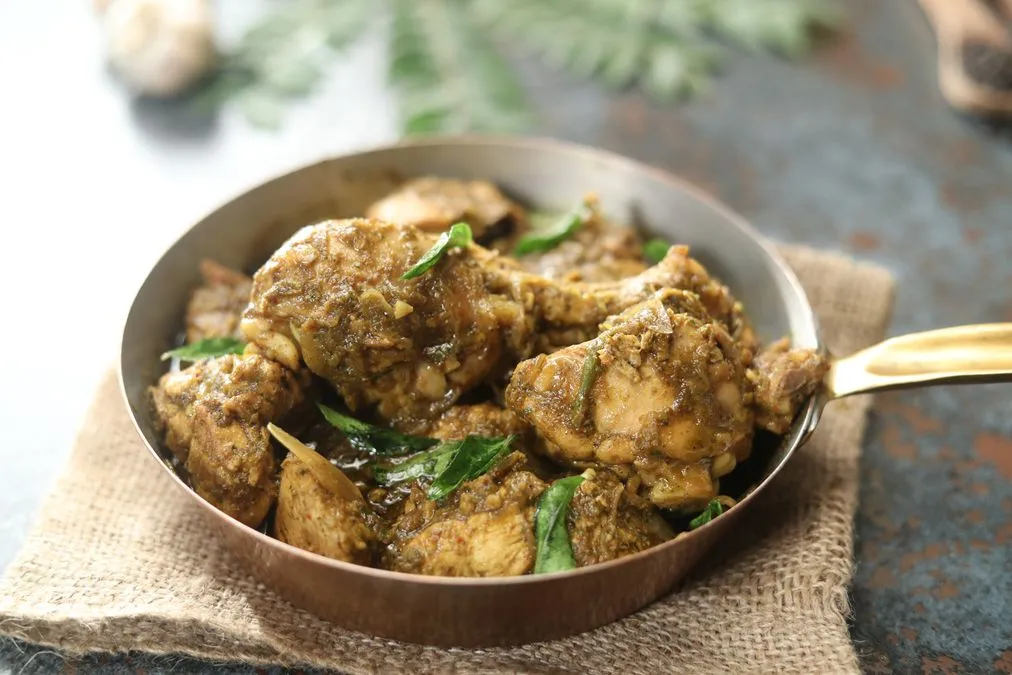 Karuveppilai Chicken: லெமன் சிக்கன் தெரியும்... அதென்ன கறிவேப்பிலை சிக்கன்... இதோ ரெசிபி!