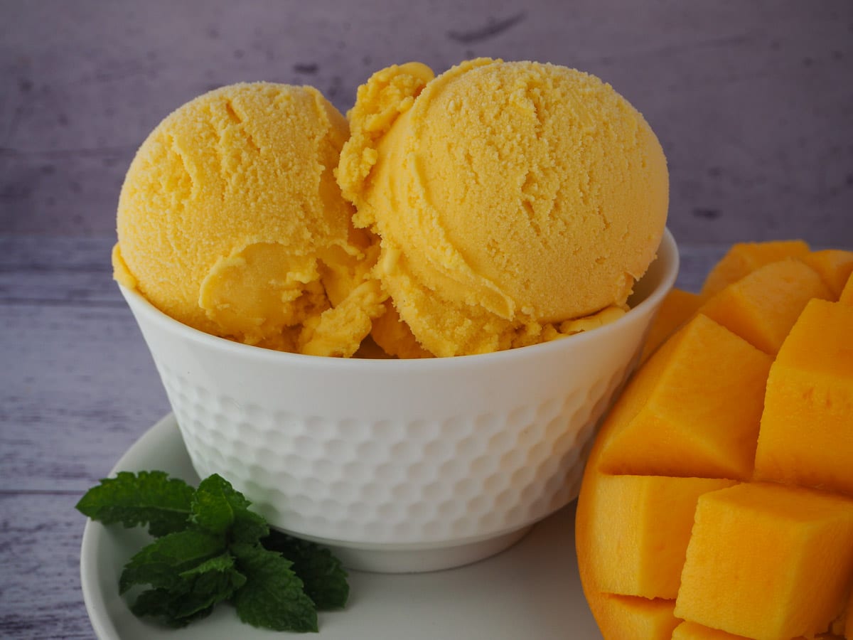 Mango Ice Cream: வெறும் 2 பழுத்த மாம்பழம் இருந்தா போதும்... வீட்டிலேயே சுவையான மாம்பழ ஐஸ்கிரீம் செய்யலாம்!