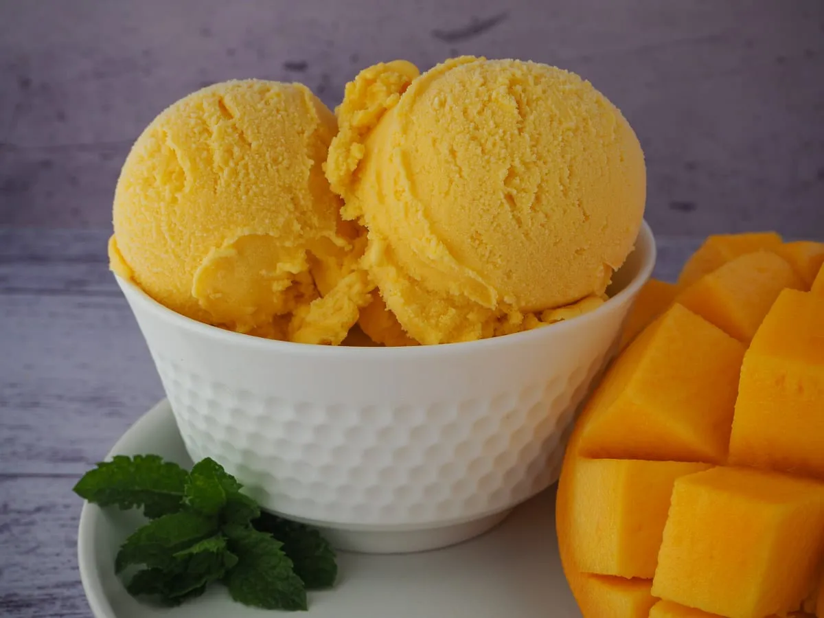 Mango Ice Cream: வெறும் 2 பழுத்த மாம்பழம் இருந்தா போதும்... வீட்டிலேயே சுவையான மாம்பழ ஐஸ்கிரீம் செய்யலாம்!