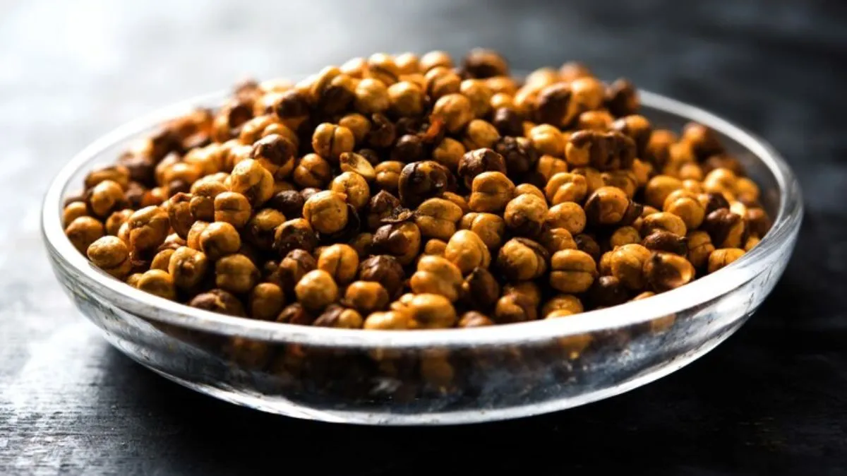 Roasted Chana: வெய்ட் லாஸ் முதல்.. ஹார்ட் ஹெல்த் வரை.. உப்புக்கடலை சாப்பிடுவதன் நன்மைகள் இங்கே..
