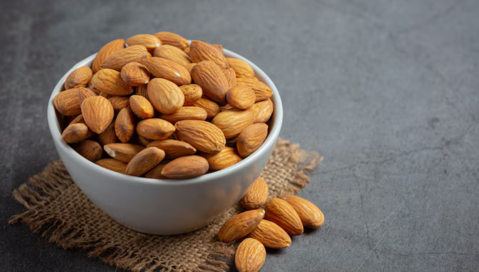almonds-calcium-level-in-tamil