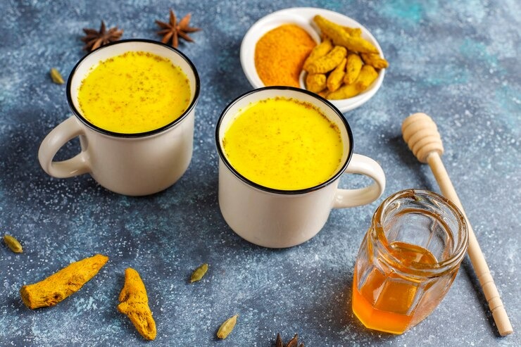 traditional-indian-drink-turmeri (1)