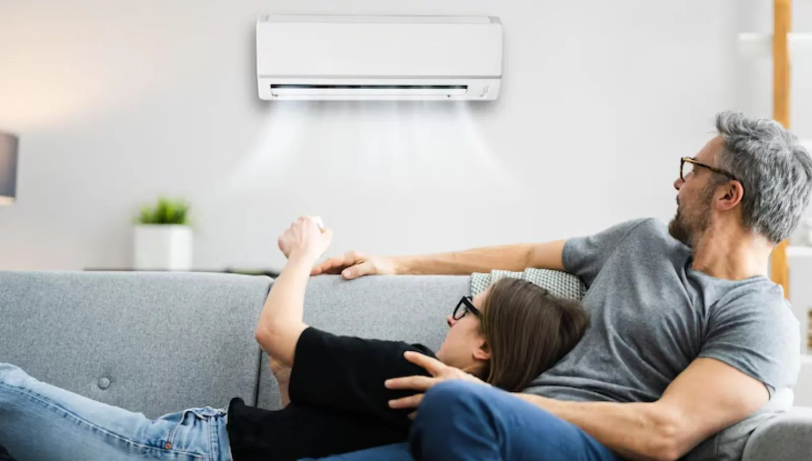 AC in Summer: வெயிலில் AC உள்ளே செல்லும் போதும், AC பயன்படுத்தும் போது இதை பண்ணுங்க!