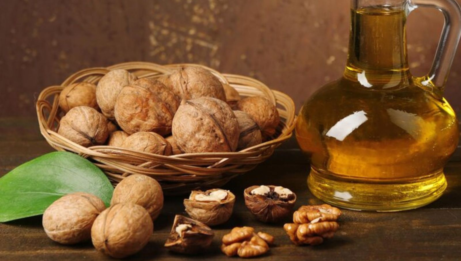 walnut-oil-benefits-in-skin
