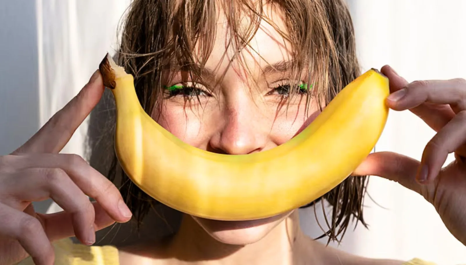Banana at Morning: காலை வெறும் வயிற்றில் வாழைப்பழம் சாப்பிட்டால் உடலில் இவ்வளவு மாற்றம் நடக்குமா?