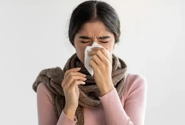 Runny Nose : மூக்குல சளி நிக்காம ஒழுகுதா? - இந்த வீட்டு வைத்தியங்கள ட்ரை பண்ணுங்க, பட்டுன்னு நிக்கும்...!