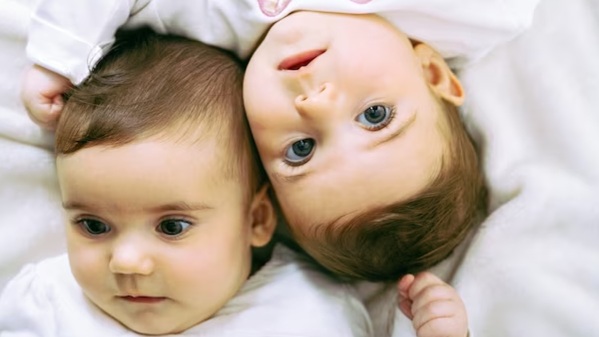 how-to-breastfeed-twins-babies-02