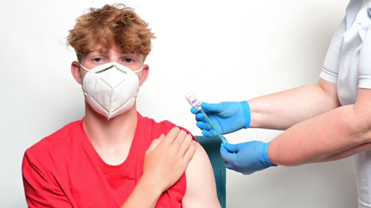 குழந்தைகளுக்கு மட்டுமல்ல.. டீனேஜர்களுக்கும் தடுப்பூசி அவசியம்! மருத்துவர் தரும் விளக்கம்
