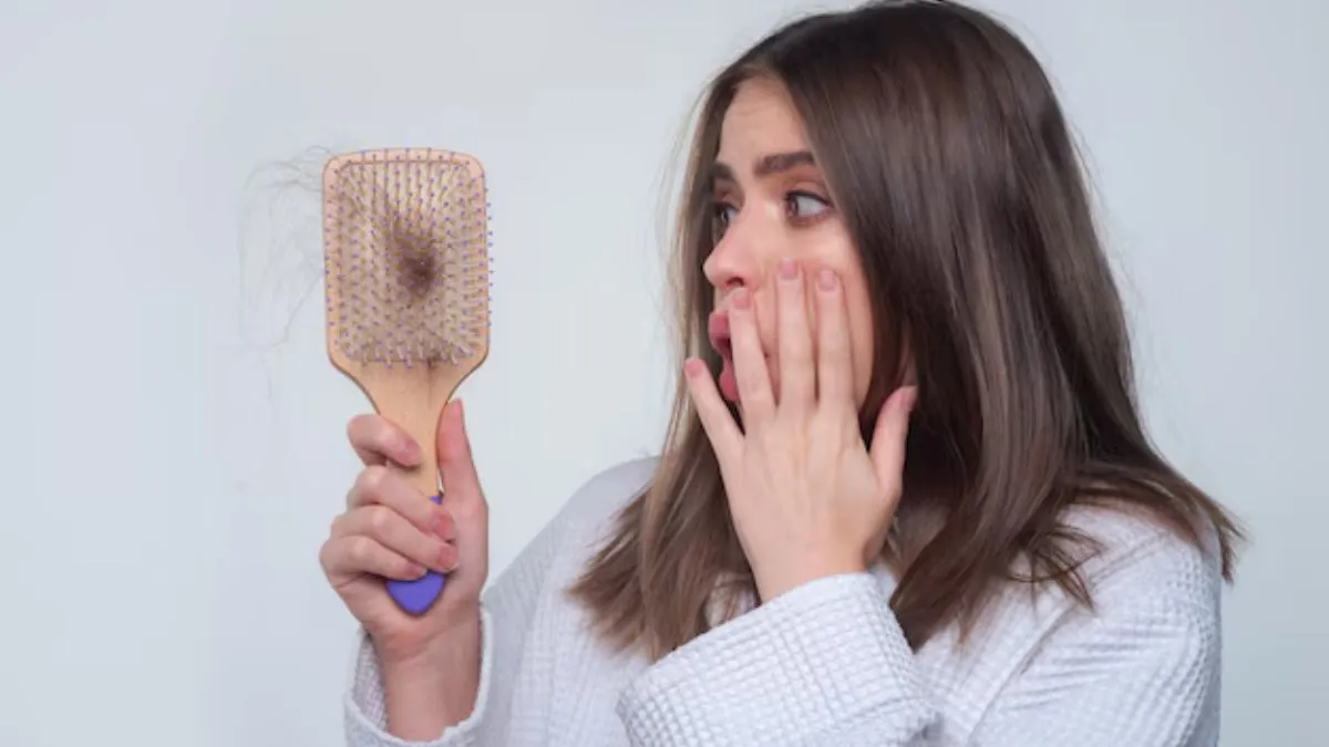 மாதவிடாய் காலத்தில் அதிகமாக முடி உதிர்வது இயல்பானதா? மருத்துவரிடமிருந்து தெரிந்து கொள்ளுங்கள்