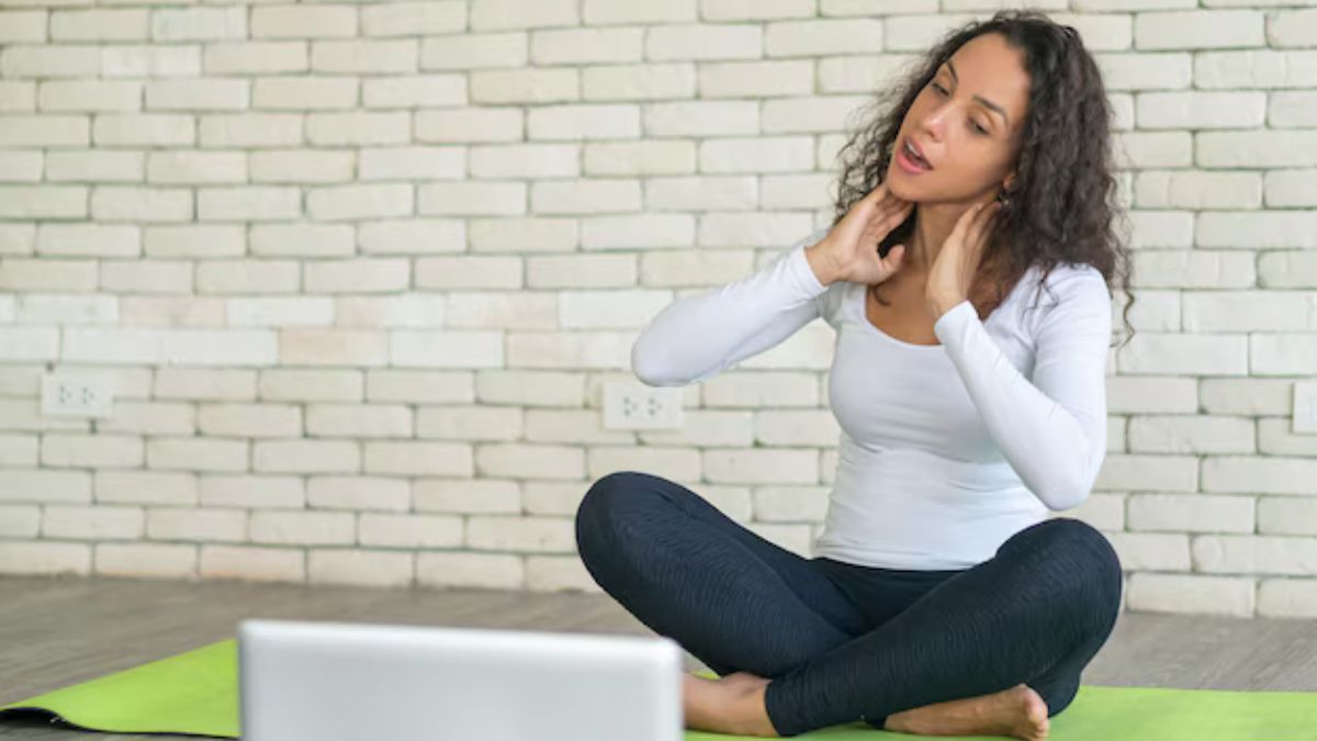 கழுத்து வலியால் கடும் அவதியா? உடனே சரியாக இந்த யோகாசனங்களைச் செய்யுங்க.. நிபுணர் தரும் பரிந்துரை