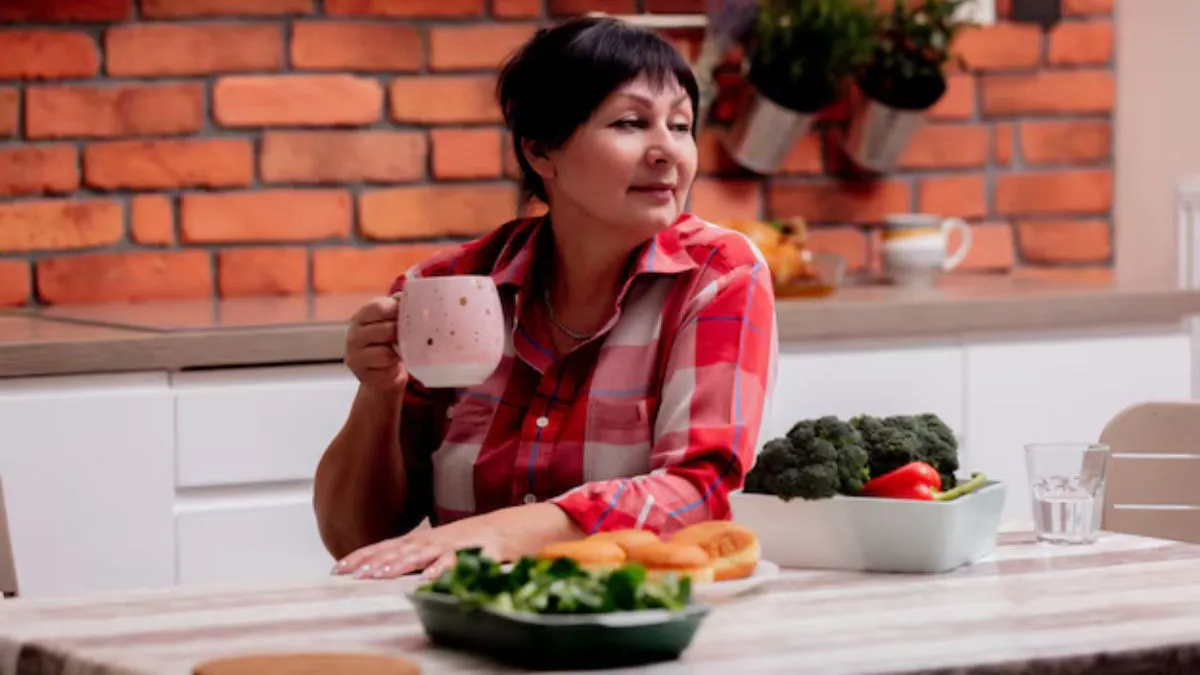 இளம் வயதிலேயே மாதவிடாய் நிறுத்தமா? இந்த உணவுகளை உங்க டயட்ல சேர்த்துக்கோங்க..