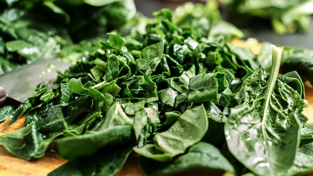 உடல் சூட்டை குறைக்கும் 2 சூப்பர்கீரைகள் – டாக்டர் நித்யா பரிந்துரை!